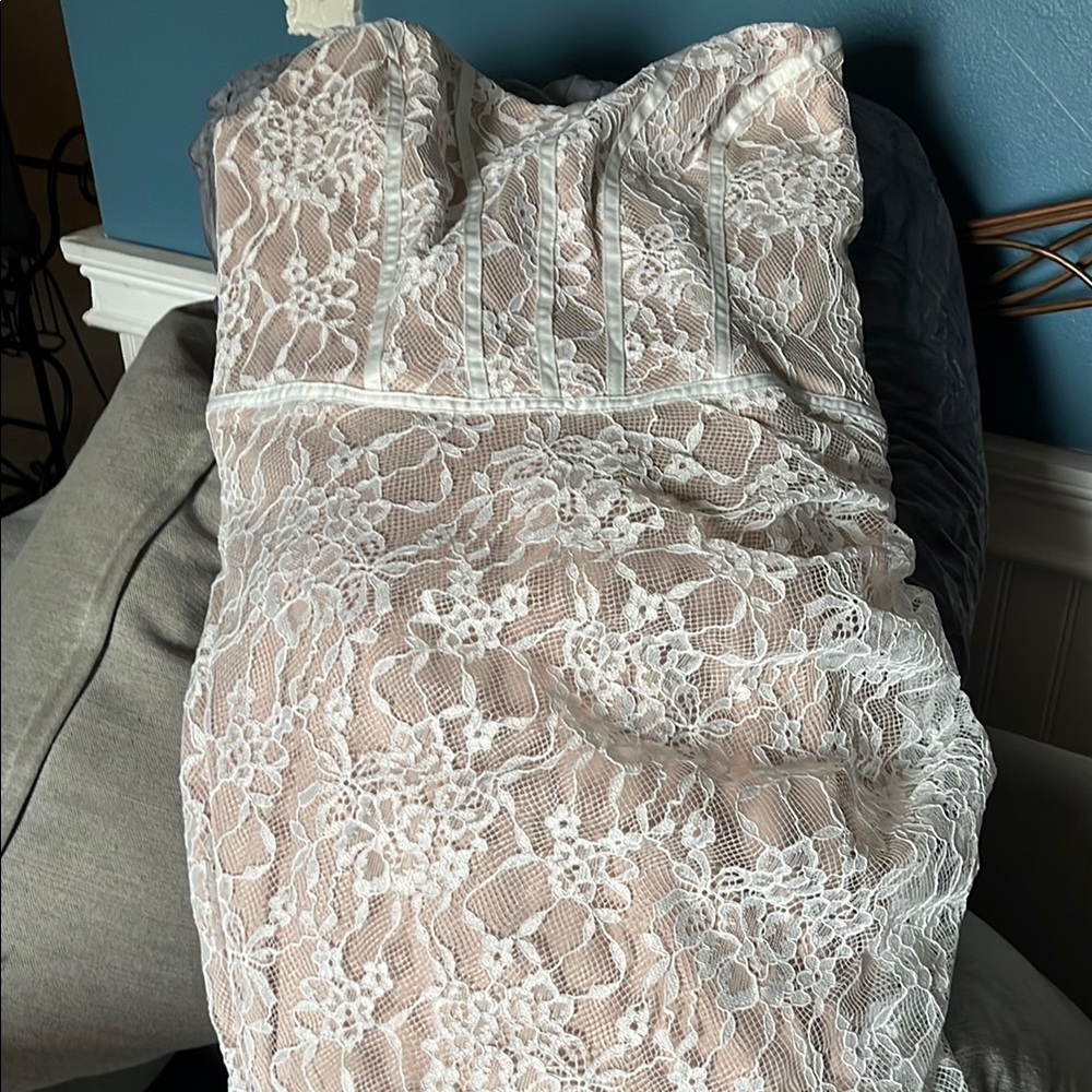 Elegant Strapless Lace Dress in White
